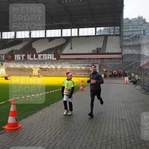 07.12.2025 - St. Pauli X-Mass-Run No. 15 Fabian Wolf http://msf.ph/oto/9419278 07.12.2025 11:31:03 Ziel 203, 329, 539, 554, 579, 581, 1595, 2449, 2450, 3328 meine-sportfotos.de