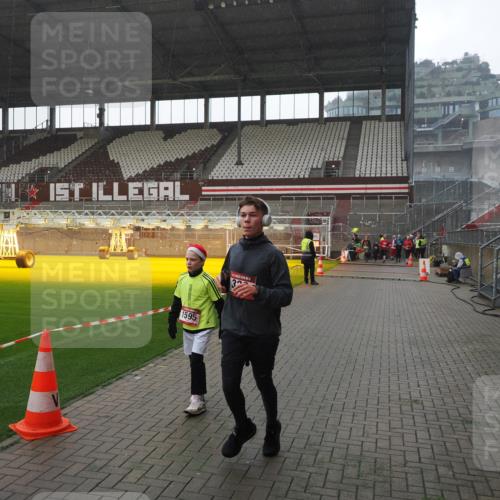 07.12.2025 - St. Pauli X-Mass-Run No. 15 Fabian Wolf http://msf.ph/oto/9419281 07.12.2025 11:31:04 Ziel 203, 329, 539, 554, 1595, 2449, 2450, 3328 meine-sportfotos.de