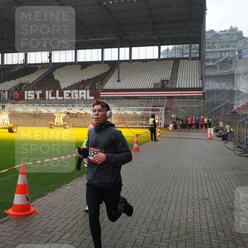 07.12.2025 - St. Pauli X-Mass-Run No. 15 Fabian Wolf http://msf.ph/oto/9419282 07.12.2025 11:31:04 Ziel 203, 329, 539, 554, 1595, 2449, 2450, 3328 meine-sportfotos.de