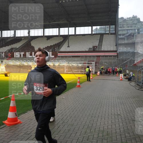 07.12.2025 - St. Pauli X-Mass-Run No. 15 Fabian Wolf http://msf.ph/oto/9419283 07.12.2025 11:31:04 Ziel 203, 329, 539, 554, 1595, 2449, 2450, 3328 meine-sportfotos.de