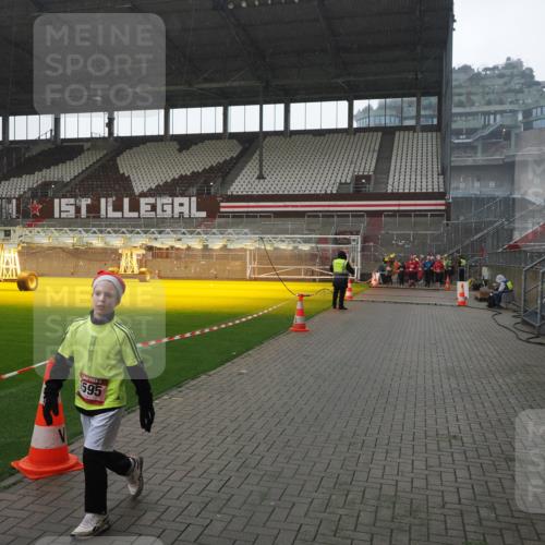 07.12.2025 - St. Pauli X-Mass-Run No. 15 Fabian Wolf http://msf.ph/oto/9419286 07.12.2025 11:31:05 Ziel 203, 329, 554, 1595, 2449, 2450, 3328 meine-sportfotos.de