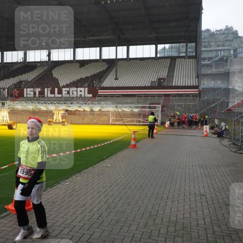 07.12.2025 - St. Pauli X-Mass-Run No. 15 Fabian Wolf http://msf.ph/oto/9419287 07.12.2025 11:31:05 Ziel 203, 329, 554, 1595, 2449, 2450, 3328 meine-sportfotos.de