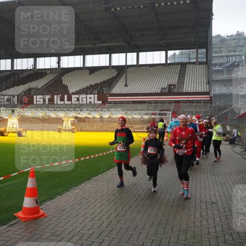 07.12.2025 - St. Pauli X-Mass-Run No. 15 Fabian Wolf http://msf.ph/oto/9419288 07.12.2025 11:31:15 Ziel 203, 329, 1755, 2428, 2429, 2430, 2492, 2493, 3181, 3182, 3184, 3238, 3239, 3352, 3436, 4105 meine-sportfotos.de