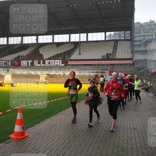 07.12.2025 - St. Pauli X-Mass-Run No. 15 Fabian Wolf http://msf.ph/oto/9419289 07.12.2025 11:31:16 Ziel 203, 329, 1755, 2428, 2429, 2430, 2492, 2493, 3181, 3182, 3184, 3238, 3239, 3352, 3436, 4105 meine-sportfotos.de