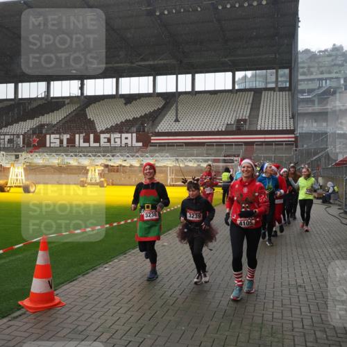 07.12.2025 - St. Pauli X-Mass-Run No. 15 Fabian Wolf http://msf.ph/oto/9419290 07.12.2025 11:31:16 Ziel 203, 329, 1755, 2428, 2429, 2430, 2492, 2493, 3181, 3182, 3184, 3238, 3239, 3352, 3436, 4105 meine-sportfotos.de