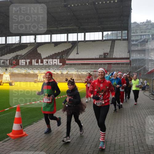 07.12.2025 - St. Pauli X-Mass-Run No. 15 Fabian Wolf http://msf.ph/oto/9419292 07.12.2025 11:31:16 Ziel 203, 329, 1755, 2428, 2429, 2430, 2492, 2493, 3181, 3182, 3184, 3238, 3239, 3352, 3436, 4105 meine-sportfotos.de