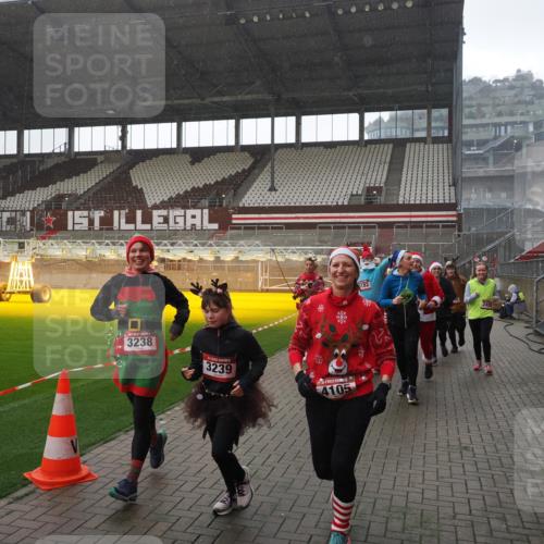 07.12.2025 - St. Pauli X-Mass-Run No. 15 Fabian Wolf http://msf.ph/oto/9419293 07.12.2025 11:31:16 Ziel 203, 329, 1755, 2428, 2429, 2430, 2492, 2493, 3181, 3182, 3184, 3238, 3239, 3352, 3436, 4105 meine-sportfotos.de