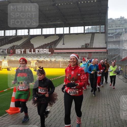 07.12.2025 - St. Pauli X-Mass-Run No. 15 Fabian Wolf http://msf.ph/oto/9419294 07.12.2025 11:31:17 Ziel 329, 1755, 2428, 2429, 2430, 2492, 2493, 3181, 3182, 3184, 3238, 3239, 3352, 3436, 4105 meine-sportfotos.de
