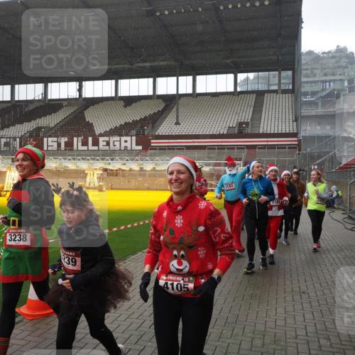 07.12.2025 - St. Pauli X-Mass-Run No. 15 Fabian Wolf http://msf.ph/oto/9419295 07.12.2025 11:31:17 Ziel 329, 1755, 2428, 2429, 2430, 2492, 2493, 3181, 3182, 3184, 3238, 3239, 3352, 3436, 4105 meine-sportfotos.de