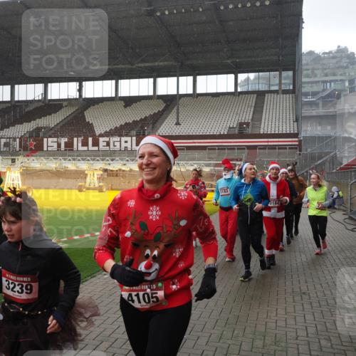 07.12.2025 - St. Pauli X-Mass-Run No. 15 Fabian Wolf http://msf.ph/oto/9419296 07.12.2025 11:31:17 Ziel 329, 1755, 2428, 2429, 2430, 2492, 2493, 3181, 3182, 3184, 3238, 3239, 3352, 3436, 4105 meine-sportfotos.de
