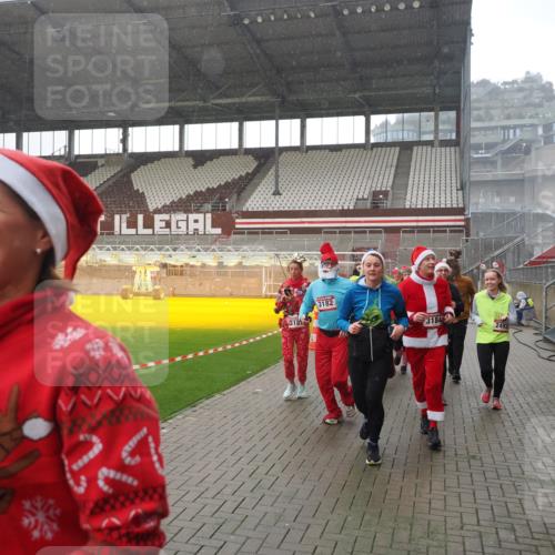 07.12.2025 - St. Pauli X-Mass-Run No. 15 Fabian Wolf http://msf.ph/oto/9419298 07.12.2025 11:31:17 Ziel 329, 1755, 2428, 2429, 2430, 2492, 2493, 3181, 3182, 3184, 3238, 3239, 3352, 3436, 4105 meine-sportfotos.de