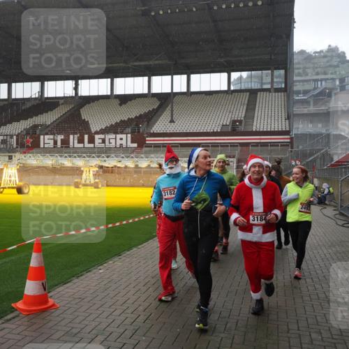 07.12.2025 - St. Pauli X-Mass-Run No. 15 Fabian Wolf http://msf.ph/oto/9419301 07.12.2025 11:31:18 Ziel 329, 1755, 2428, 2429, 2430, 2492, 2493, 3181, 3182, 3184, 3238, 3239, 3352, 3436, 4105 meine-sportfotos.de