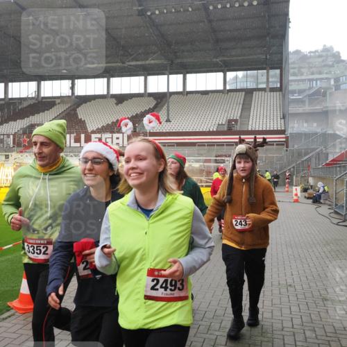 07.12.2025 - St. Pauli X-Mass-Run No. 15 Fabian Wolf http://msf.ph/oto/9419311 07.12.2025 11:31:20 Ziel 1755, 2017, 2428, 2429, 2430, 2492, 2493, 3181, 3182, 3184, 3238, 3239, 3352, 3436, 4105 meine-sportfotos.de