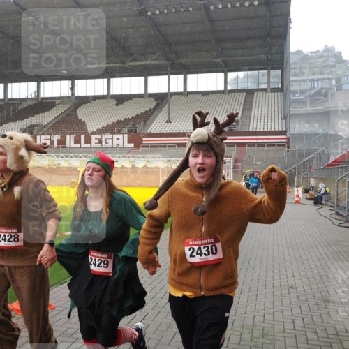 07.12.2025 - St. Pauli X-Mass-Run No. 15 Fabian Wolf http://msf.ph/oto/9419314 07.12.2025 11:31:21 Ziel 1755, 2017, 2428, 2429, 2430, 2492, 2493, 3181, 3182, 3184, 3238, 3239, 3352, 3436, 4105 meine-sportfotos.de