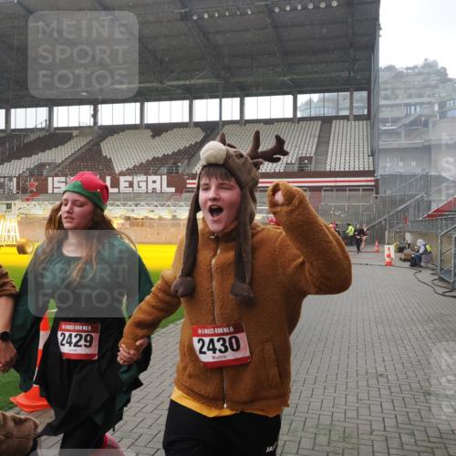 07.12.2025 - St. Pauli X-Mass-Run No. 15 Fabian Wolf http://msf.ph/oto/9419315 07.12.2025 11:31:21 Ziel 1755, 2017, 2428, 2429, 2430, 2492, 2493, 3181, 3182, 3184, 3238, 3239, 3352, 3436, 4105 meine-sportfotos.de