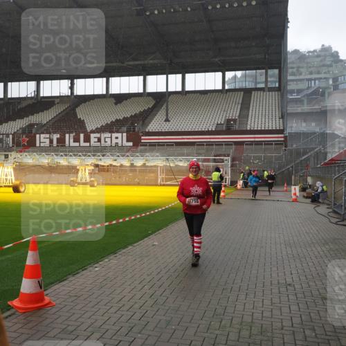 07.12.2025 - St. Pauli X-Mass-Run No. 15 Fabian Wolf http://msf.ph/oto/9419318 07.12.2025 11:31:21 Ziel 1755, 2017, 2428, 2429, 2430, 2492, 2493, 3181, 3182, 3184, 3238, 3239, 3352, 3436, 4105 meine-sportfotos.de