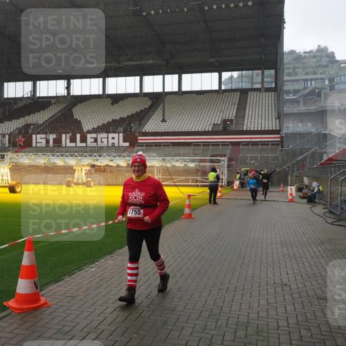 07.12.2025 - St. Pauli X-Mass-Run No. 15 Fabian Wolf http://msf.ph/oto/9419320 07.12.2025 11:31:23 Ziel 331, 1755, 2017, 2428, 2429, 2430, 2492, 2493, 3181, 3182, 3184, 3238, 3239, 3352, 3436, 4105 meine-sportfotos.de