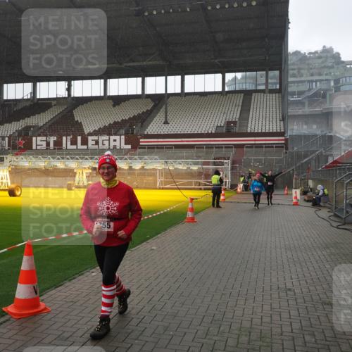 07.12.2025 - St. Pauli X-Mass-Run No. 15 Fabian Wolf http://msf.ph/oto/9419322 07.12.2025 11:31:23 Ziel 331, 1755, 2017, 2428, 2429, 2430, 2492, 2493, 3181, 3182, 3184, 3238, 3239, 3352, 3436, 4105 meine-sportfotos.de