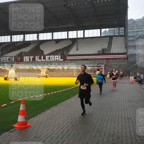 07.12.2025 - St. Pauli X-Mass-Run No. 15 Fabian Wolf http://msf.ph/oto/9419323 07.12.2025 11:31:27 Ziel 331, 1755, 2017, 2428, 2429, 2430, 2492, 2493, 3181, 3182, 3184, 3238, 3239, 3352, 3436, 3600, 4105 meine-sportfotos.de