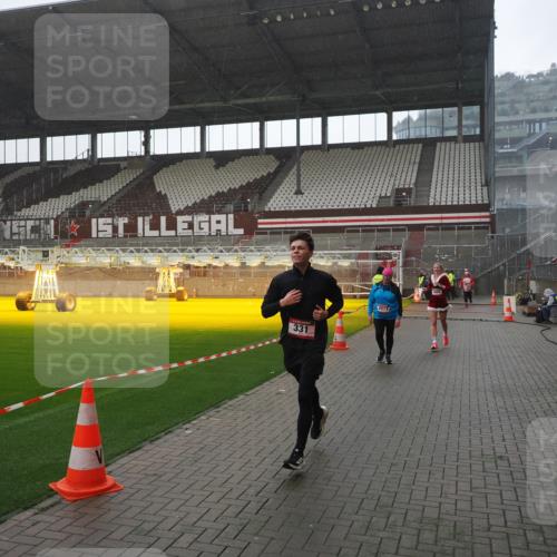 07.12.2025 - St. Pauli X-Mass-Run No. 15 Fabian Wolf http://msf.ph/oto/9419324 07.12.2025 11:31:27 Ziel 331, 1755, 2017, 2428, 2429, 2430, 2492, 2493, 3181, 3182, 3184, 3238, 3239, 3352, 3436, 3600, 4105 meine-sportfotos.de