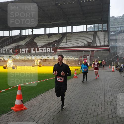 07.12.2025 - St. Pauli X-Mass-Run No. 15 Fabian Wolf http://msf.ph/oto/9419325 07.12.2025 11:31:28 Ziel 331, 1755, 2017, 2428, 2429, 2430, 2492, 2493, 3087, 3181, 3182, 3184, 3352, 3600 meine-sportfotos.de