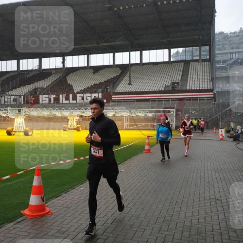 07.12.2025 - St. Pauli X-Mass-Run No. 15 Fabian Wolf http://msf.ph/oto/9419326 07.12.2025 11:31:28 Ziel 331, 1755, 2017, 2428, 2429, 2430, 2492, 2493, 3087, 3181, 3182, 3184, 3352, 3600 meine-sportfotos.de