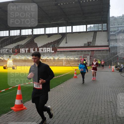 07.12.2025 - St. Pauli X-Mass-Run No. 15 Fabian Wolf http://msf.ph/oto/9419327 07.12.2025 11:31:28 Ziel 331, 1755, 2017, 2428, 2429, 2430, 2492, 2493, 3087, 3181, 3182, 3184, 3352, 3600 meine-sportfotos.de