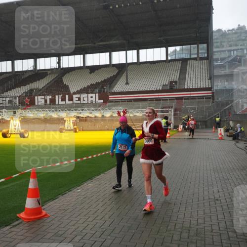 07.12.2025 - St. Pauli X-Mass-Run No. 15 Fabian Wolf http://msf.ph/oto/9419330 07.12.2025 11:31:30 Ziel 331, 2017, 2428, 2429, 2430, 3087, 3352, 3600 meine-sportfotos.de