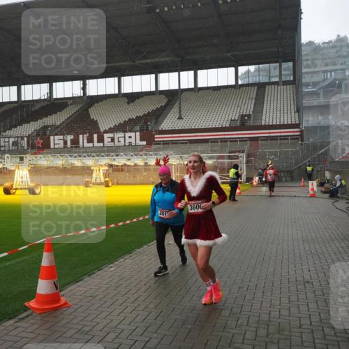07.12.2025 - St. Pauli X-Mass-Run No. 15 Fabian Wolf http://msf.ph/oto/9419331 07.12.2025 11:31:30 Ziel 331, 2017, 2428, 2429, 2430, 3087, 3352, 3600 meine-sportfotos.de