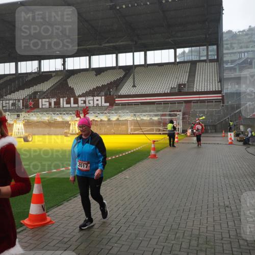 07.12.2025 - St. Pauli X-Mass-Run No. 15 Fabian Wolf http://msf.ph/oto/9419336 07.12.2025 11:31:31 Ziel 331, 2017, 3087, 3600 meine-sportfotos.de