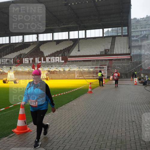 07.12.2025 - St. Pauli X-Mass-Run No. 15 Fabian Wolf http://msf.ph/oto/9419338 07.12.2025 11:31:32 Ziel 331, 2017, 3087, 3600 meine-sportfotos.de