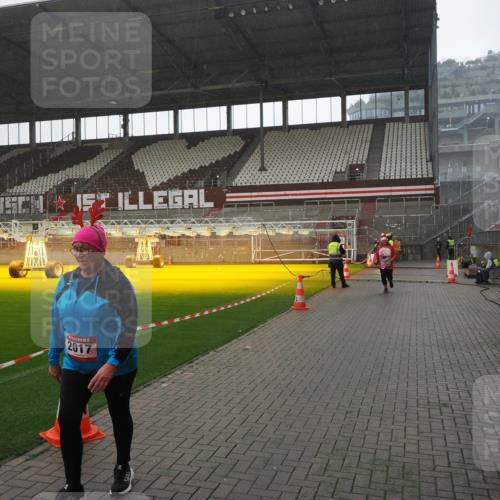 07.12.2025 - St. Pauli X-Mass-Run No. 15 Fabian Wolf http://msf.ph/oto/9419339 07.12.2025 11:31:32 Ziel 331, 2017, 3087, 3600 meine-sportfotos.de