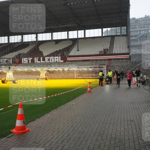 07.12.2025 - St. Pauli X-Mass-Run No. 15 Fabian Wolf http://msf.ph/oto/9419348 07.12.2025 11:31:41 Ziel 331, 2587, 2654, 2656, 3087, 3600 meine-sportfotos.de