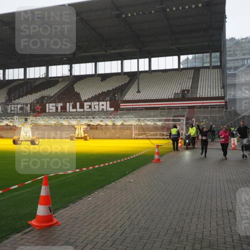 07.12.2025 - St. Pauli X-Mass-Run No. 15 Fabian Wolf http://msf.ph/oto/9419349 07.12.2025 11:31:41 Ziel 331, 2587, 2654, 2656, 3087, 3600 meine-sportfotos.de