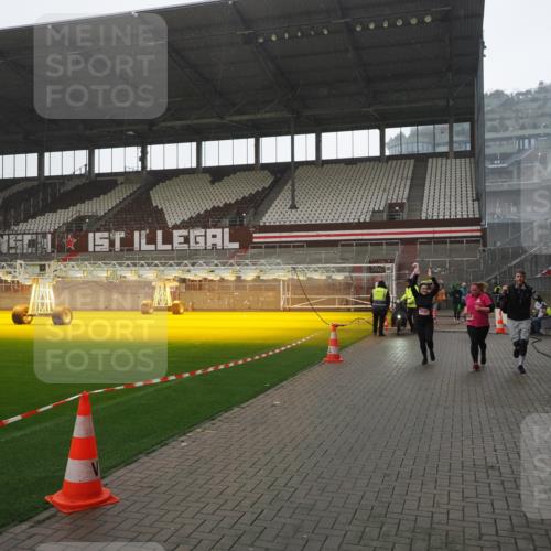 07.12.2025 - St. Pauli X-Mass-Run No. 15 Fabian Wolf http://msf.ph/oto/9419351 07.12.2025 11:31:42 Ziel 331, 2497, 2523, 2527, 2587, 2654, 2656, 3087, 3600 meine-sportfotos.de