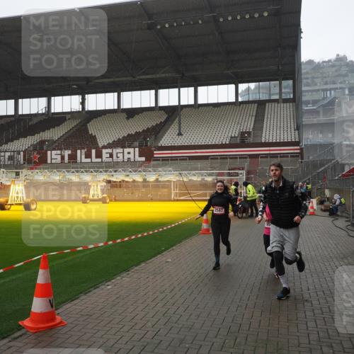 07.12.2025 - St. Pauli X-Mass-Run No. 15 Fabian Wolf http://msf.ph/oto/9419357 07.12.2025 11:31:44 Ziel 2497, 2523, 2527, 2587, 2654, 2656, 3087, 3600, 3678 meine-sportfotos.de
