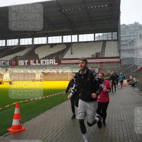 07.12.2025 - St. Pauli X-Mass-Run No. 15 Fabian Wolf http://msf.ph/oto/9419360 07.12.2025 11:31:45 Ziel 2048, 2497, 2523, 2527, 2587, 2654, 2656, 3087, 3678 meine-sportfotos.de
