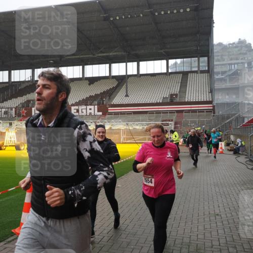 07.12.2025 - St. Pauli X-Mass-Run No. 15 Fabian Wolf http://msf.ph/oto/9419362 07.12.2025 11:31:45 Ziel 2048, 2497, 2523, 2527, 2587, 2654, 2656, 3087, 3678 meine-sportfotos.de