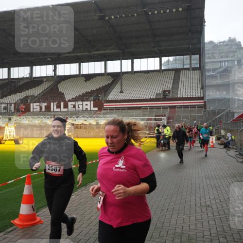 07.12.2025 - St. Pauli X-Mass-Run No. 15 Fabian Wolf http://msf.ph/oto/9419364 07.12.2025 11:31:46 Ziel 2048, 2497, 2523, 2527, 2587, 2654, 2656, 3087, 3678 meine-sportfotos.de