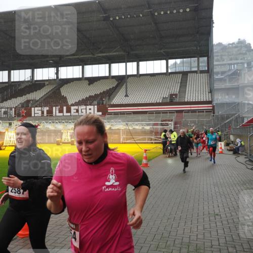07.12.2025 - St. Pauli X-Mass-Run No. 15 Fabian Wolf http://msf.ph/oto/9419365 07.12.2025 11:31:46 Ziel 2048, 2497, 2523, 2527, 2587, 2654, 2656, 3087, 3678 meine-sportfotos.de