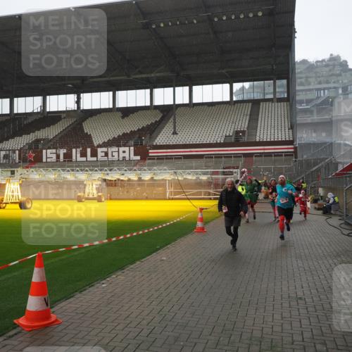 07.12.2025 - St. Pauli X-Mass-Run No. 15 Fabian Wolf http://msf.ph/oto/9419368 07.12.2025 11:31:47 Ziel 2048, 2497, 2523, 2527, 2587, 2654, 2656, 3087, 3678 meine-sportfotos.de