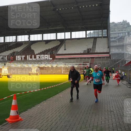 07.12.2025 - St. Pauli X-Mass-Run No. 15 Fabian Wolf http://msf.ph/oto/9419372 07.12.2025 11:31:48 Ziel 2048, 2497, 2523, 2527, 2587, 2654, 2656, 3087, 3678 meine-sportfotos.de