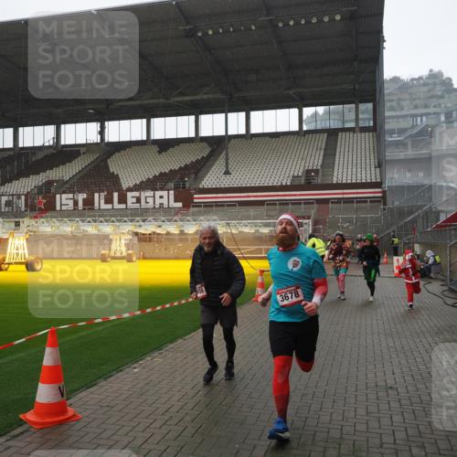 07.12.2025 - St. Pauli X-Mass-Run No. 15 Fabian Wolf http://msf.ph/oto/9419375 07.12.2025 11:31:48 Ziel 2048, 2497, 2523, 2527, 2587, 2654, 2656, 3087, 3678 meine-sportfotos.de