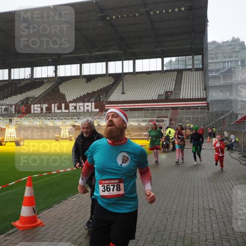 07.12.2025 - St. Pauli X-Mass-Run No. 15 Fabian Wolf http://msf.ph/oto/9419377 07.12.2025 11:31:49 Ziel 2048, 2050, 2497, 2523, 2527, 2587, 2654, 2656, 3678, 4642 meine-sportfotos.de