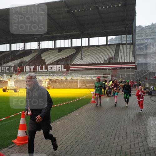 07.12.2025 - St. Pauli X-Mass-Run No. 15 Fabian Wolf http://msf.ph/oto/9419379 07.12.2025 11:31:49 Ziel 2048, 2050, 2497, 2523, 2527, 2587, 2654, 2656, 3678, 4642 meine-sportfotos.de