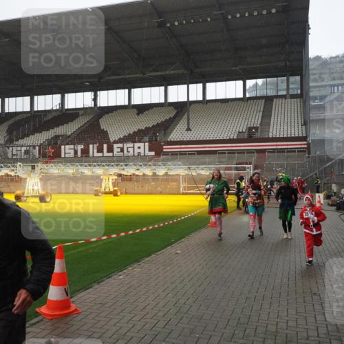 07.12.2025 - St. Pauli X-Mass-Run No. 15 Fabian Wolf http://msf.ph/oto/9419381 07.12.2025 11:31:49 Ziel 2048, 2050, 2497, 2523, 2527, 2587, 2654, 2656, 3678, 4642 meine-sportfotos.de