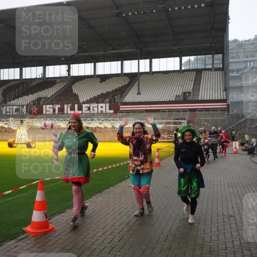 07.12.2025 - St. Pauli X-Mass-Run No. 15 Fabian Wolf http://msf.ph/oto/9419391 07.12.2025 11:31:52 Ziel 2048, 2050, 2120, 2497, 2523, 2527, 2587, 2654, 2656, 3678, 4633, 4642 meine-sportfotos.de