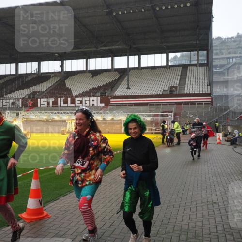 07.12.2025 - St. Pauli X-Mass-Run No. 15 Fabian Wolf http://msf.ph/oto/9419394 07.12.2025 11:31:53 Ziel 2048, 2050, 2120, 2497, 2523, 2527, 2587, 2654, 2656, 3678, 4633, 4640, 4642 meine-sportfotos.de