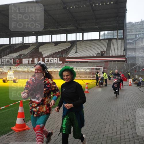 07.12.2025 - St. Pauli X-Mass-Run No. 15 Fabian Wolf http://msf.ph/oto/9419395 07.12.2025 11:31:53 Ziel 2048, 2050, 2120, 2497, 2523, 2527, 2587, 2654, 2656, 3678, 4633, 4640, 4642 meine-sportfotos.de