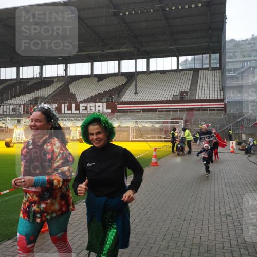 07.12.2025 - St. Pauli X-Mass-Run No. 15 Fabian Wolf http://msf.ph/oto/9419396 07.12.2025 11:31:53 Ziel 2048, 2050, 2120, 2497, 2523, 2527, 2587, 2654, 2656, 3678, 4633, 4640, 4642 meine-sportfotos.de